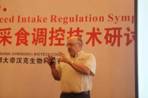 以美國(guó)的美大發(fā)為例，分析美國(guó)養(yǎng)豬業(yè)的飼料使用情況